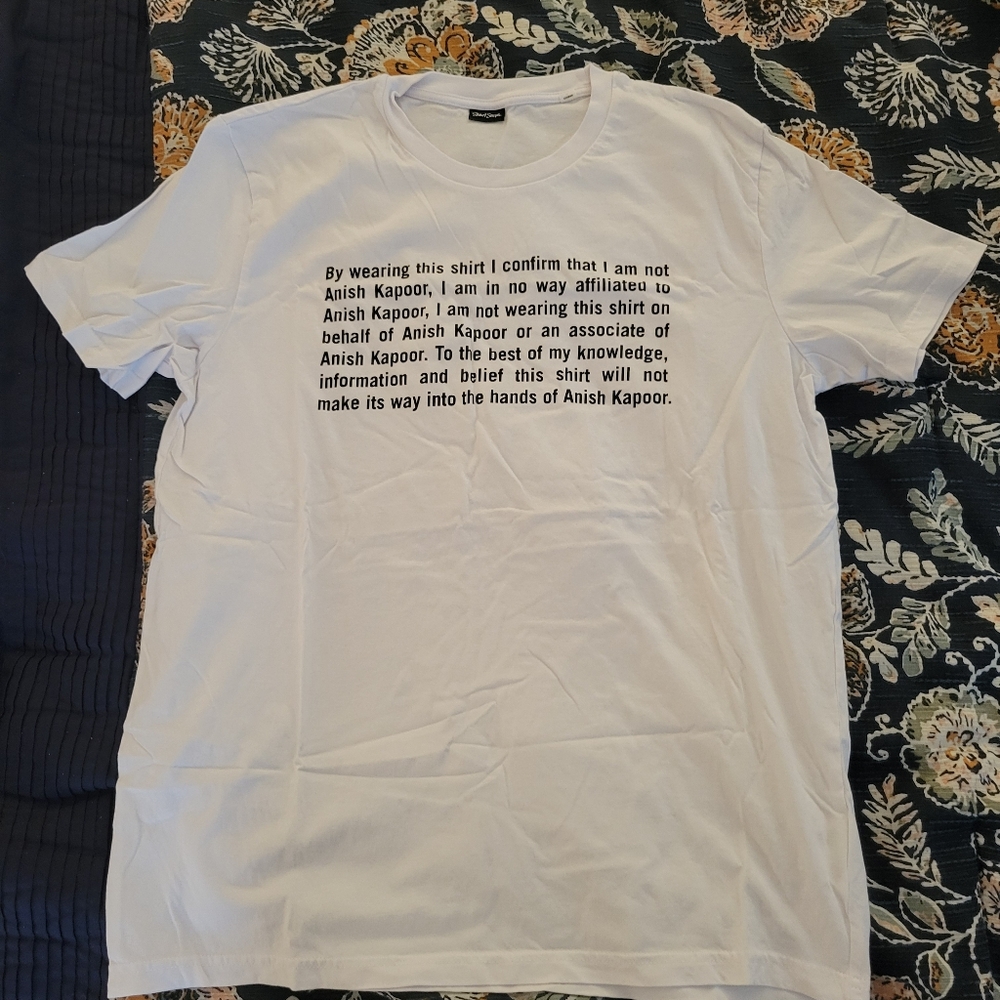 Stuart Semple Tshirt - I am Not Anish Kapoor graphic Tshirt